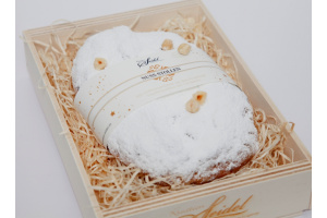 Nussstollen  nussstollen_822893771